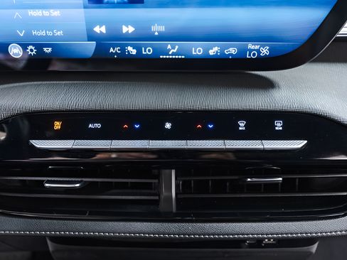 Used 2025 Buick Enclave Preferred FWD image 15