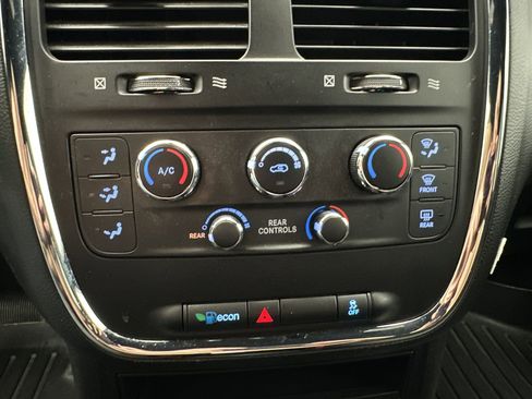 Used 2019 Dodge Grand Caravan SE FWD image 23
