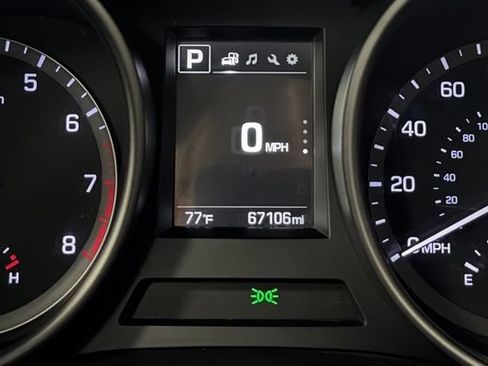 Used 2018 Hyundai Santa Fe SE w/ Cargo Package FWD image 16