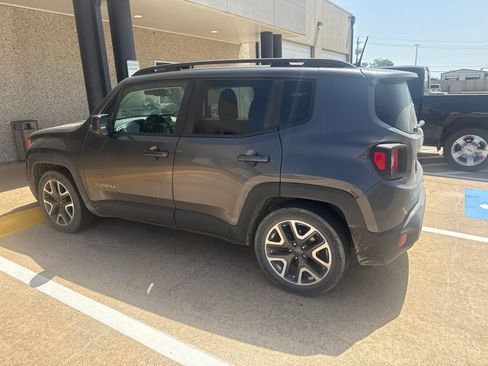 Used 2018 Jeep Renegade Latitude FWD image 6