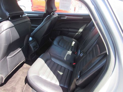 Used 2018 Ford Fusion SE w/ Fusion SE Technology Package image 10