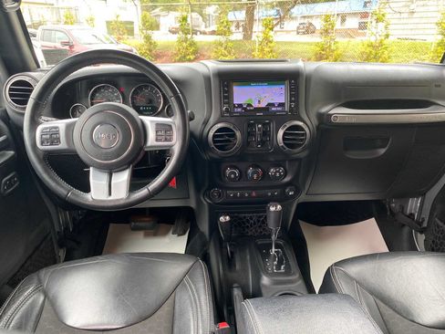 Used 2018 Jeep Wrangler Unlimited Sport AWD/4WD image 6