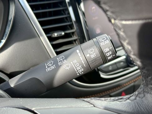 Used 2022 Chevrolet Trax LT w/ LT Convenience Package image 26