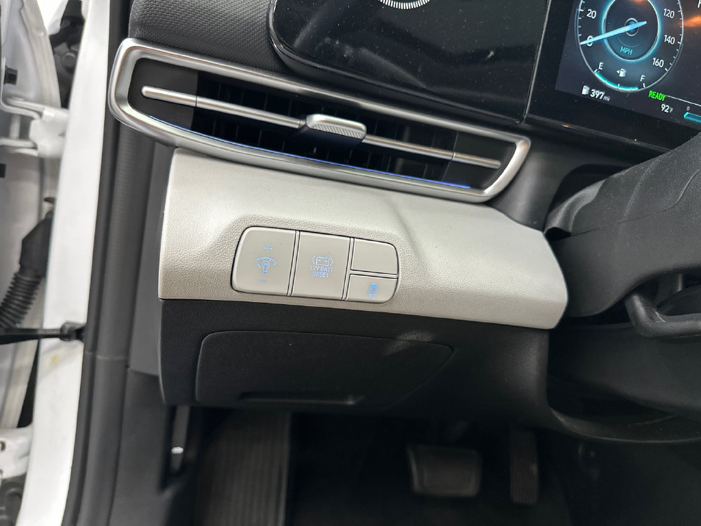 Used 2025 Hyundai Elantra Limited FWD image 33