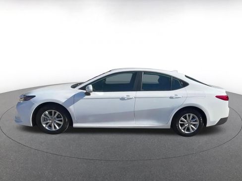 Used 2025 Toyota Camry LE image 9