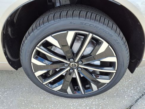 New 2026 Volvo XC60 B5 Ultra w/ Protection Package Premier AWD/4WD image 9