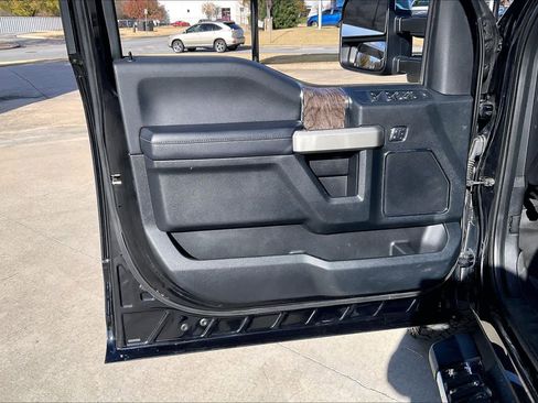 Used 2018 Ford F250 Lariat w/ Lariat Ultimate Package image 19