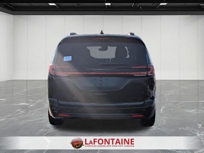 New 2026 Chrysler Pacifica Limited w/ S Appearance Package