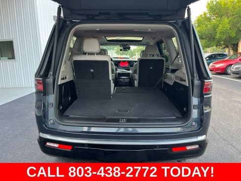 Used 2023 Jeep Wagoneer Series III w/ Premium Group I AWD/4WD image 38