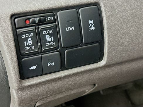 Used 2016 Honda Odyssey Touring Elite image 17