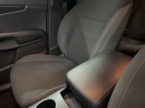 Used 2018 Kia Sorento LX w/ LX V6 Convenience Package image 36