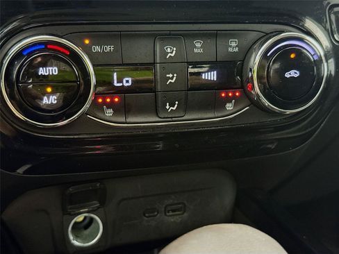Used 2024 Chevrolet Trax LT w/ Driver Confidence Package FWD image 11