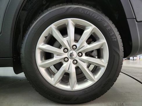 Used 2016 Jeep Cherokee Limited AWD/4WD image 35