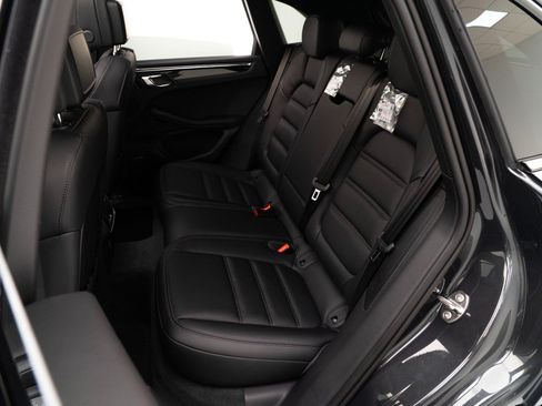 Certified 2026 Porsche Macan AWD/4WD image 29