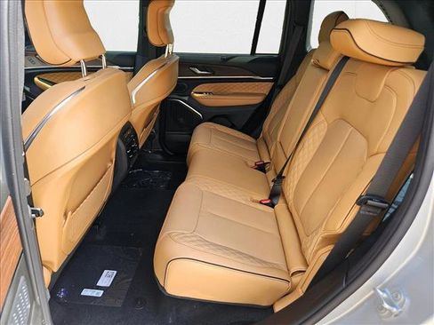 New 2025 Jeep Grand Cherokee Summit w/ Luxury Tech Group V image 19