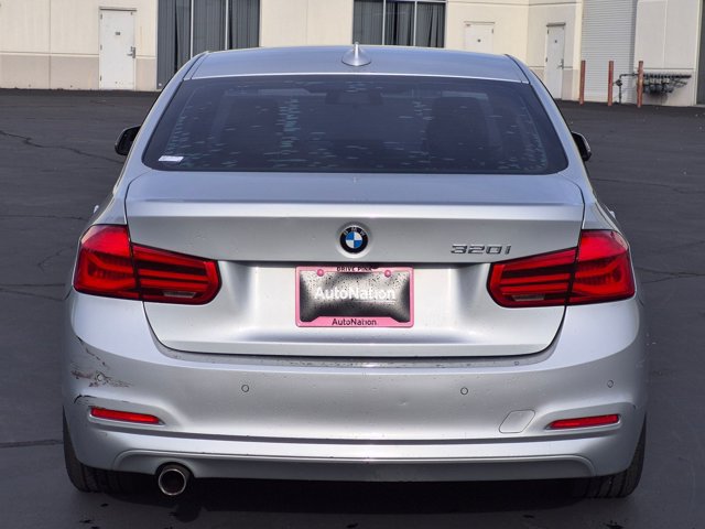 Used 2017 BMW 320i Sedan RWD image 6