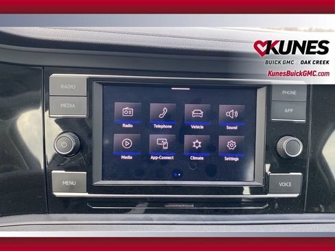 Used 2024 Volkswagen Jetta SE image 17