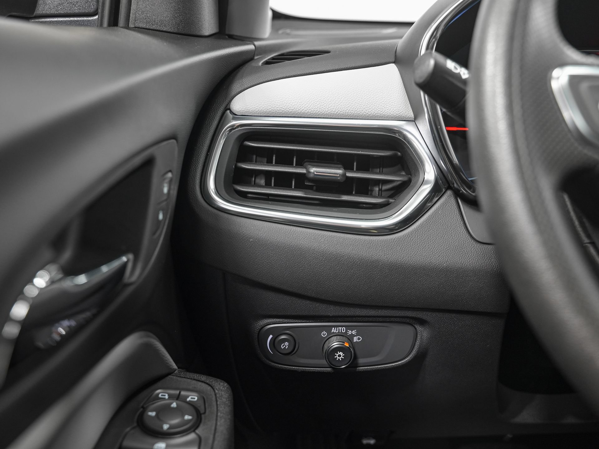 Used 2024 Chevrolet Equinox LS w/ LS Convenience Package FWD image 18