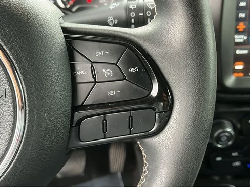 Certified 2021 Jeep Renegade Latitude image 14