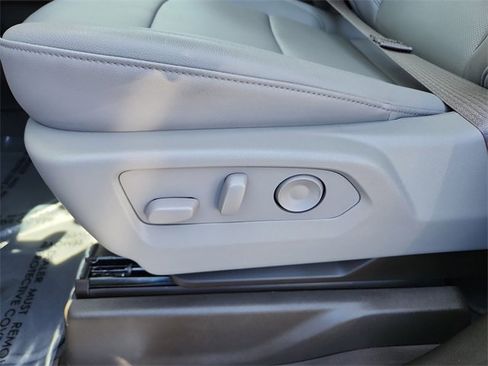 New 2025 GMC Sierra 2500 SLT w/ SLT Convenience Package image 17