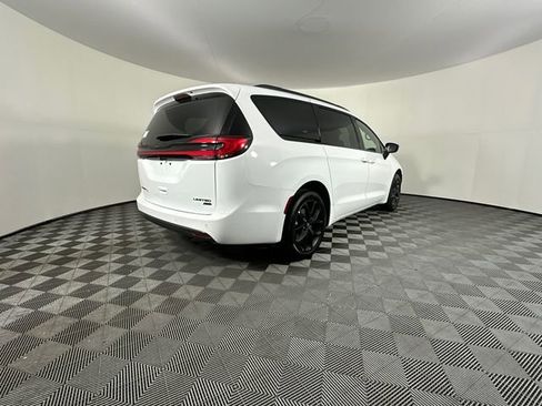 New 2026 Chrysler Pacifica Limited w/ S Appearance Package image 6