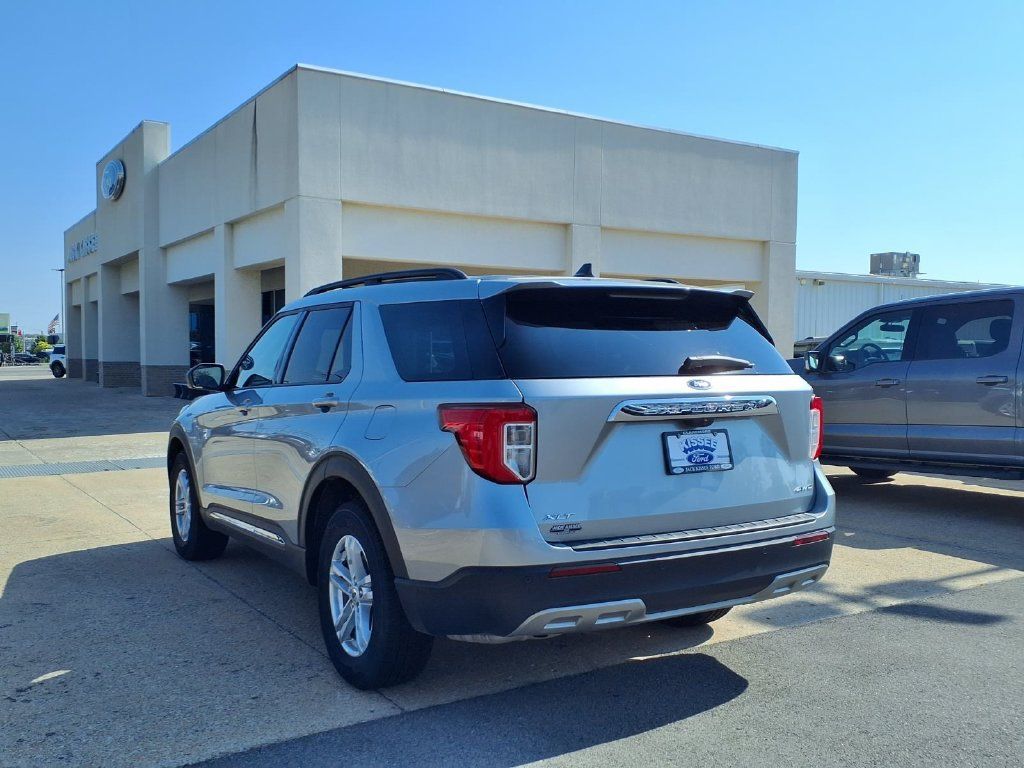 Used 2024 Ford Explorer XLT w/ Equipment Group 202A AWD/4WD image 2