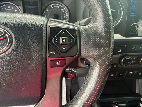 Used 2016 Toyota Tacoma TRD Sport w/ Premium & Technology Package image 28