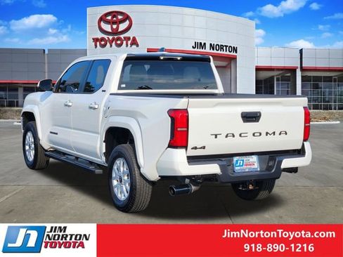 Used 2025 Toyota Tacoma SR5 AWD/4WD image 8