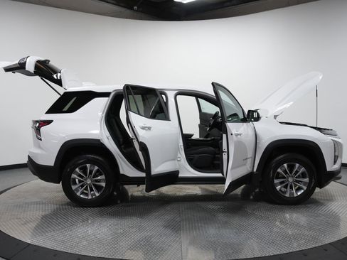 Used 2025 Chevrolet Equinox LT image 9