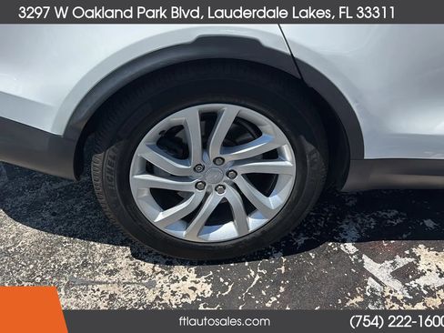 Used 2017 Land Rover Discovery HSE AWD/4WD image 14