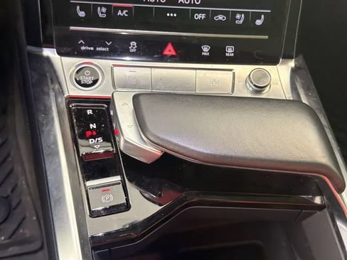 Used 2022 Audi e-tron Premium Plus AWD/4WD image 5