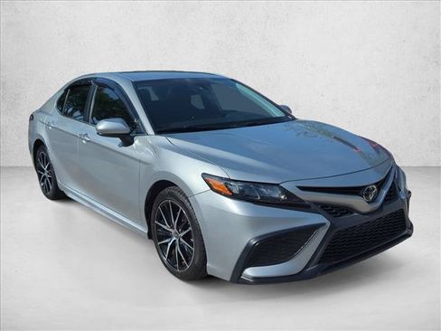 Certified 2021 Toyota Camry SE FWD image 3