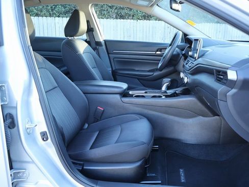 Used 2024 Nissan Altima 2.5 SV image 8