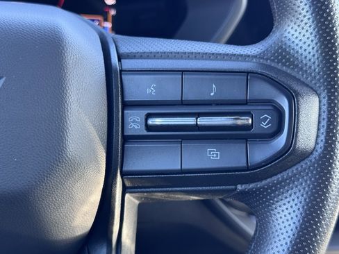 Used 2023 Chevrolet Colorado W/T image 9