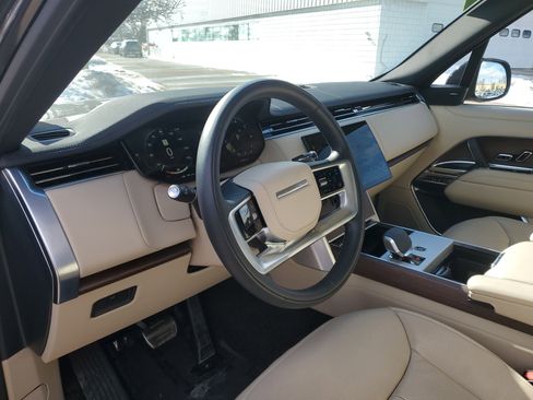 Used 2024 Land Rover Range Rover SE image 9