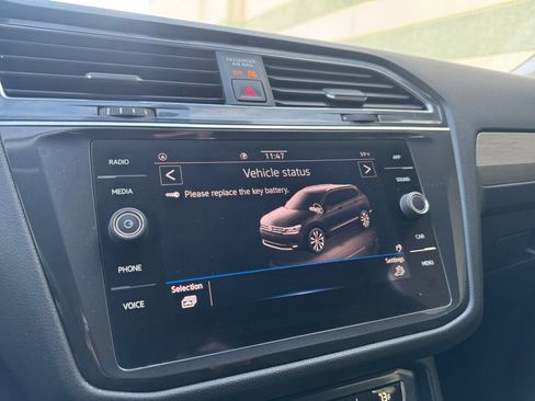 Used 2021 Volkswagen Tiguan SE image 24