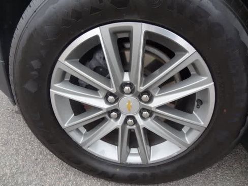 Used 2023 Chevrolet Traverse LT image 38