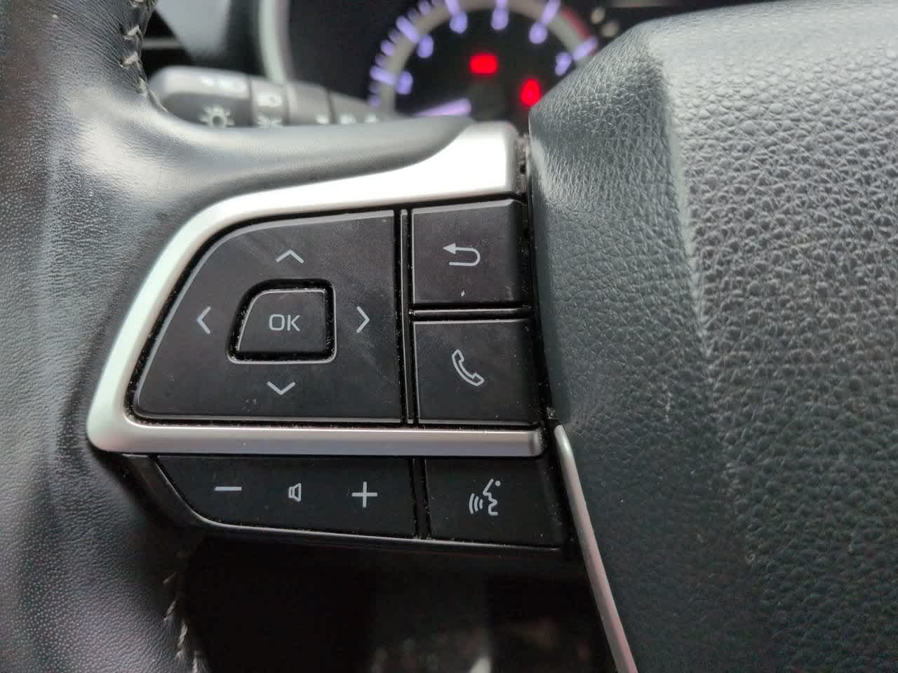Used 2023 Toyota Highlander XSE FWD image 25