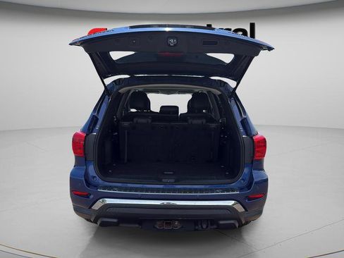 Used 2017 Nissan Pathfinder Platinum w/ Family Entertainment Package AWD/4WD image 26