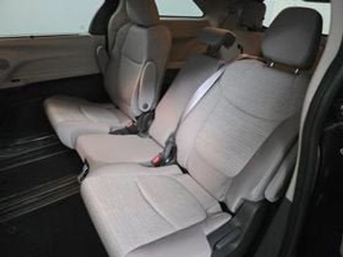 Used 2024 Toyota Sienna LE FWD image 11