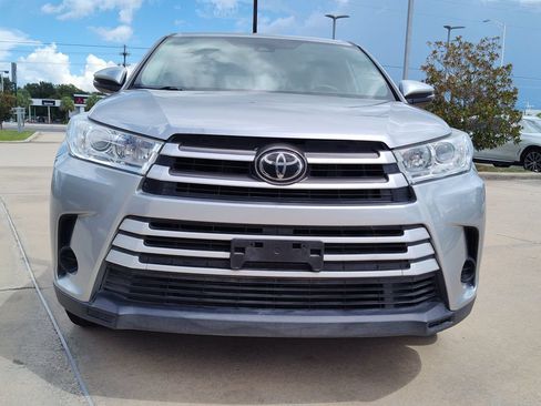 Used 2018 Toyota Highlander LE FWD image 14