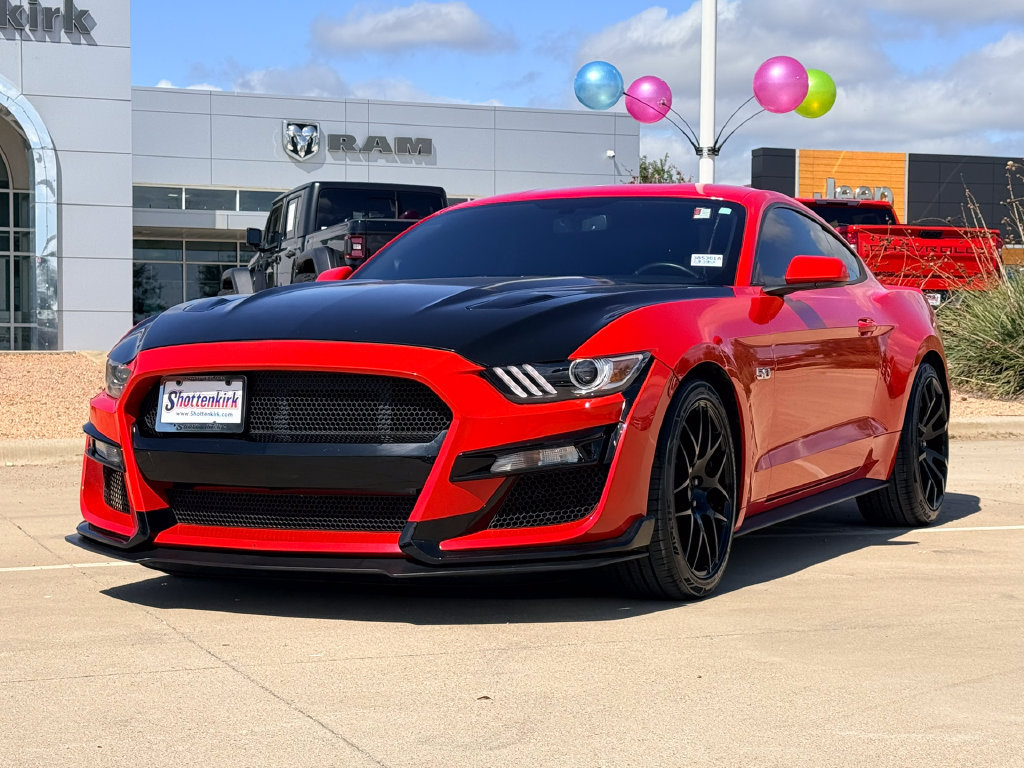 Used 2017 Ford Mustang GT RWD image 4