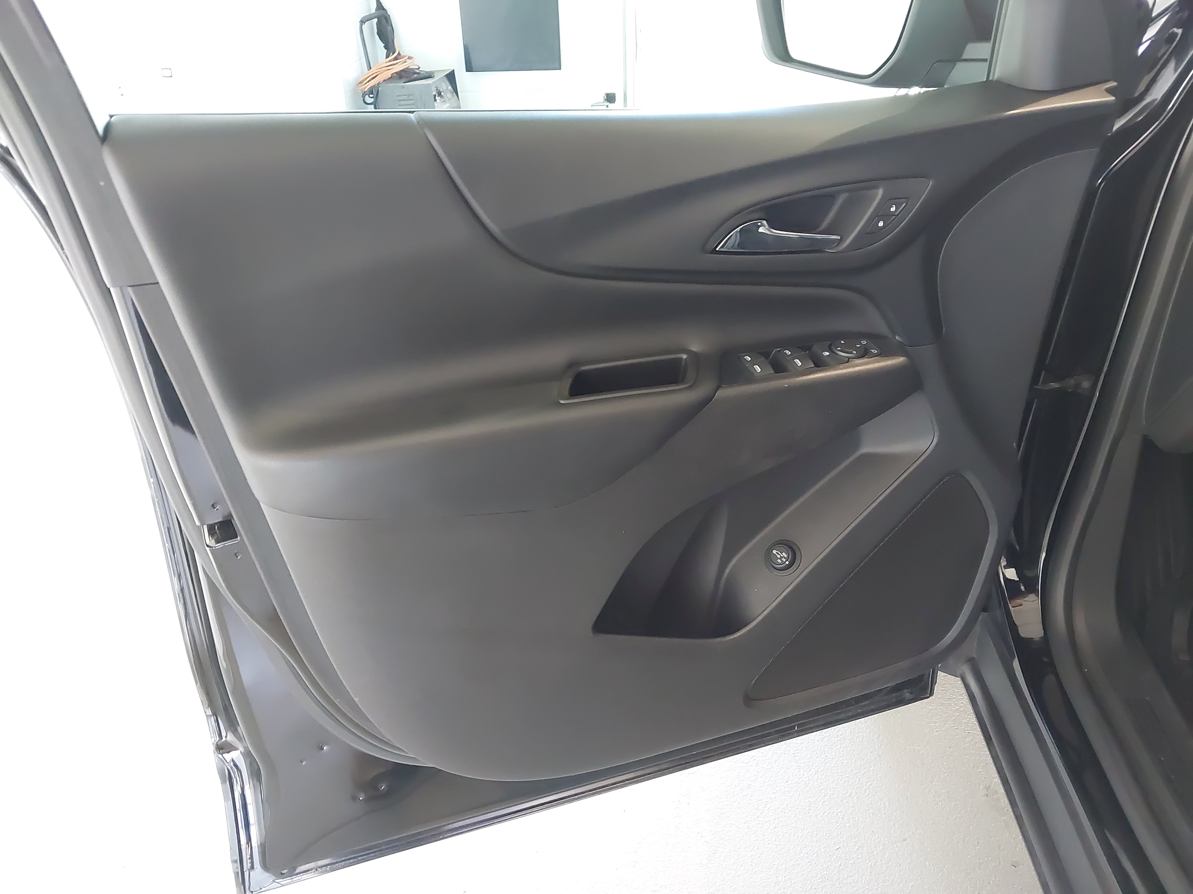 Used 2019 Chevrolet Equinox LT FWD image 24