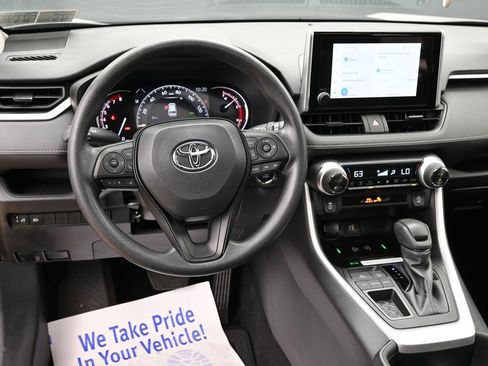 Used 2024 Toyota RAV4 XLE w/ Convenience Package FWD image 33