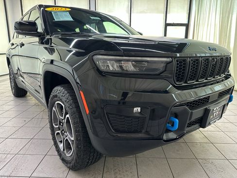 Used 2023 Jeep Grand Cherokee Trailhawk image 2