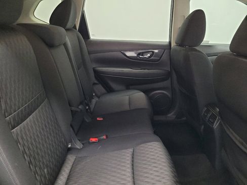 Used 2017 Nissan Rogue SV image 19