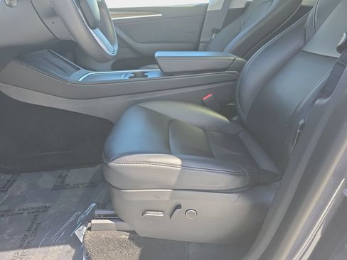 Used 2023 Tesla Model Y Long Range AWD/4WD image 23