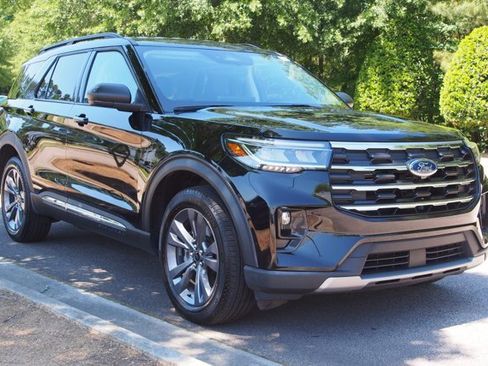 Certified 2025 Ford Explorer Active w/ Active Comfort Package AWD/4WD image 1