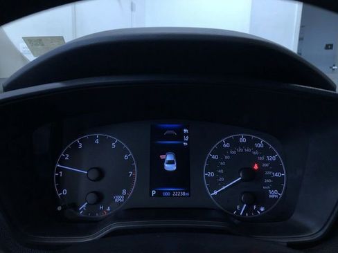 Certified 2025 Toyota Corolla LE image 30