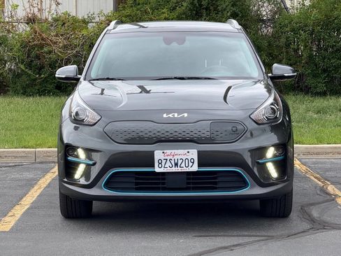 Used 2022 Kia Niro EX FWD image 2